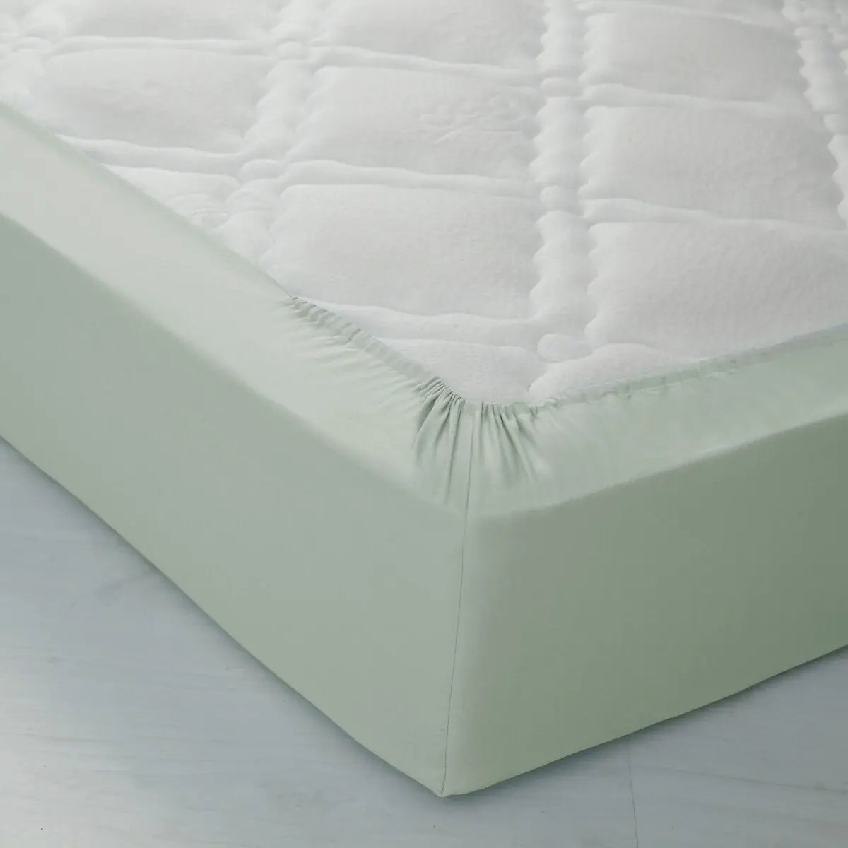 Jednobarevné napínací prostěradlo zn. Colombine® s hloubkou rohů 32 cm, z polycotonu