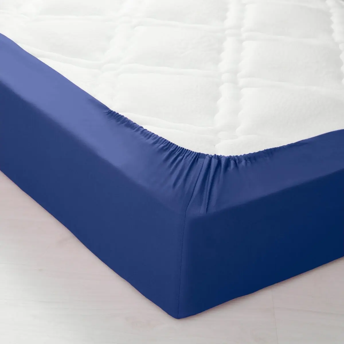 Jednobarevné napínací prostěradlo zn. Colombine® s hloubkou rohů 32 cm, z bavlny nám. modrá 140x190 cm