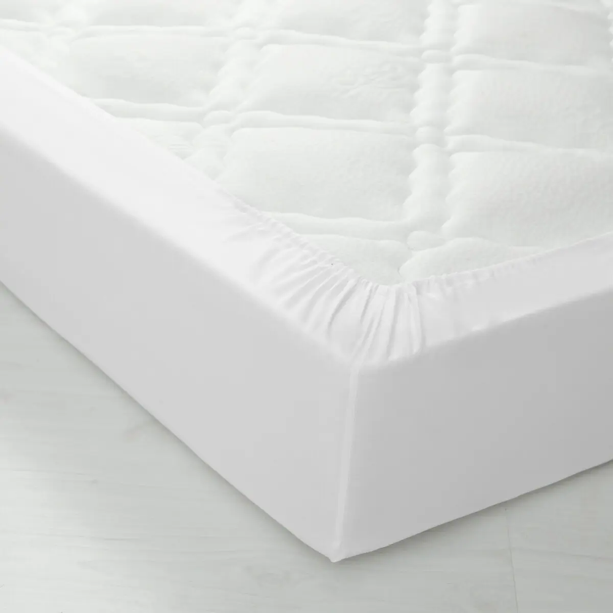 Napínací jednobarevné prostěradlo, hloubka rohů 26 cm