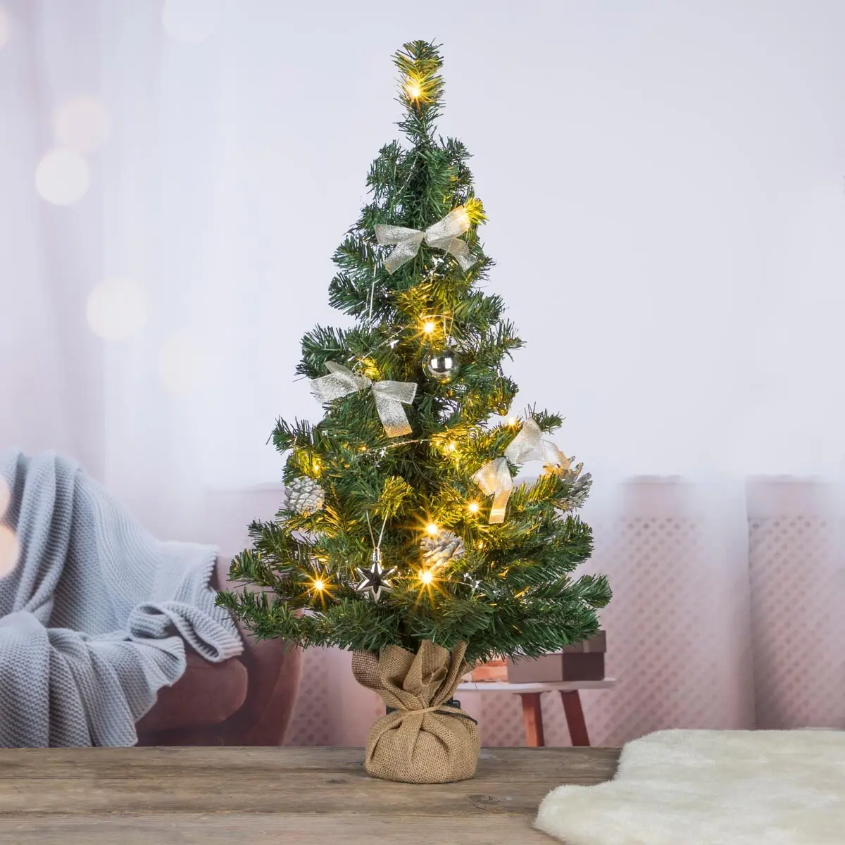 Haushalt International Umělý vánoční strom s LED osvětlením a stříbrnými ozdobami, 75 cm
