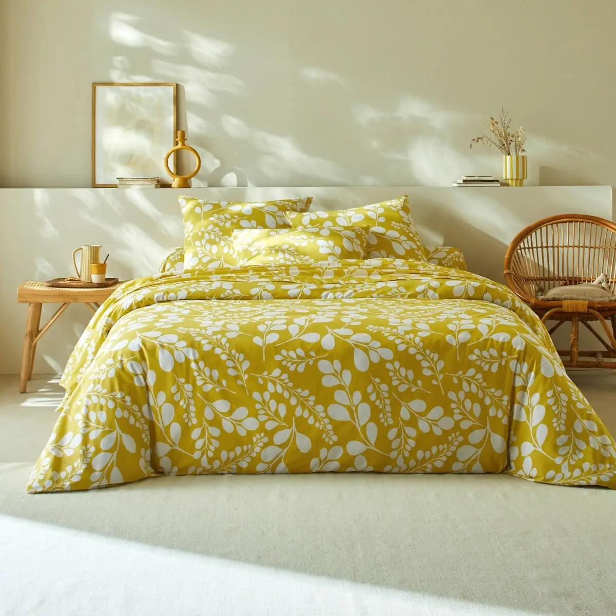 Dvoubarevné povlečení Chloé s potiskem listů, bavlna žlutá napínací prostěradlo 90x190 cm