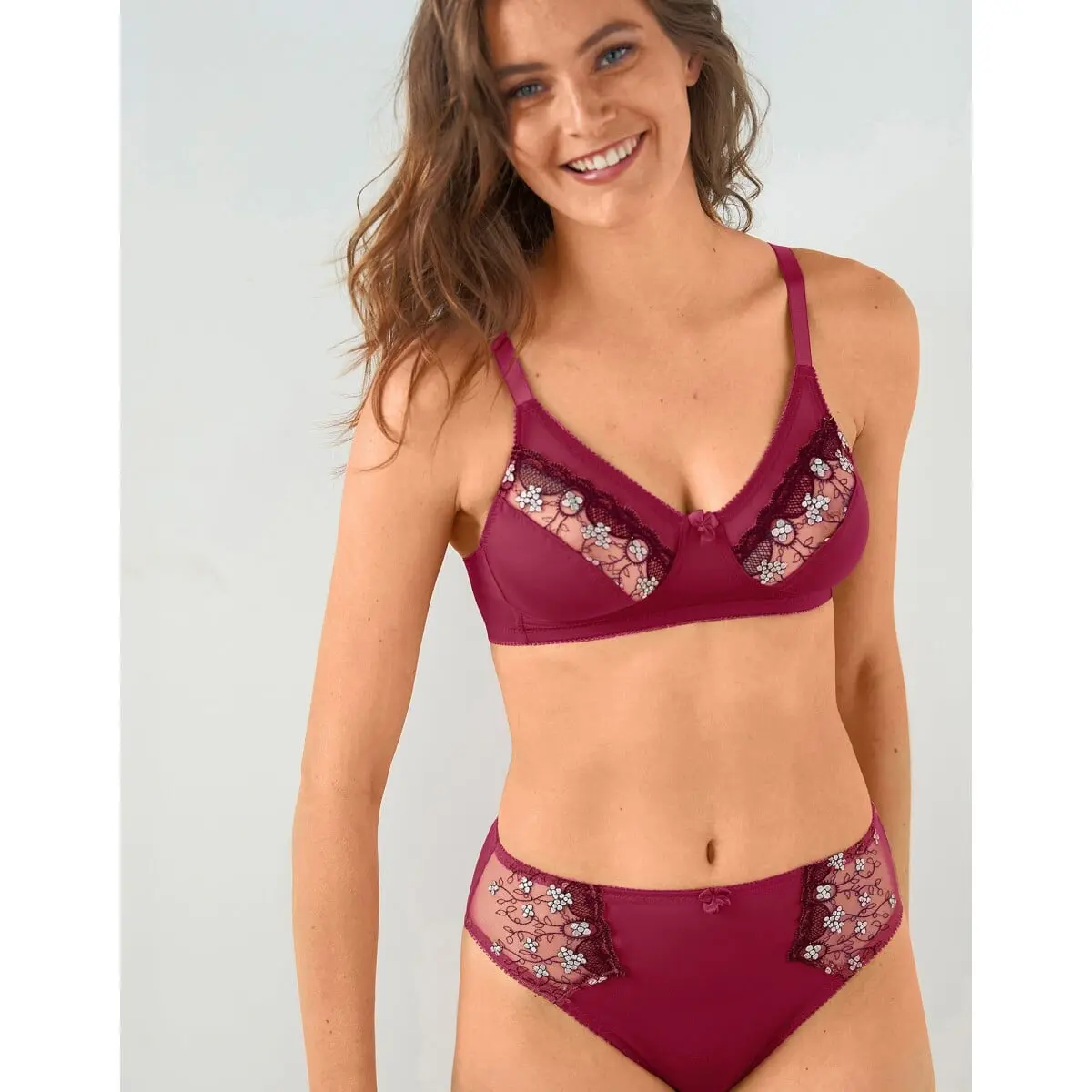 Polovyztužená podprsenka Caminata zn. Confidence Lingerie® z mikrovlákna s výšivkou, bez kostic třešňová 100F F