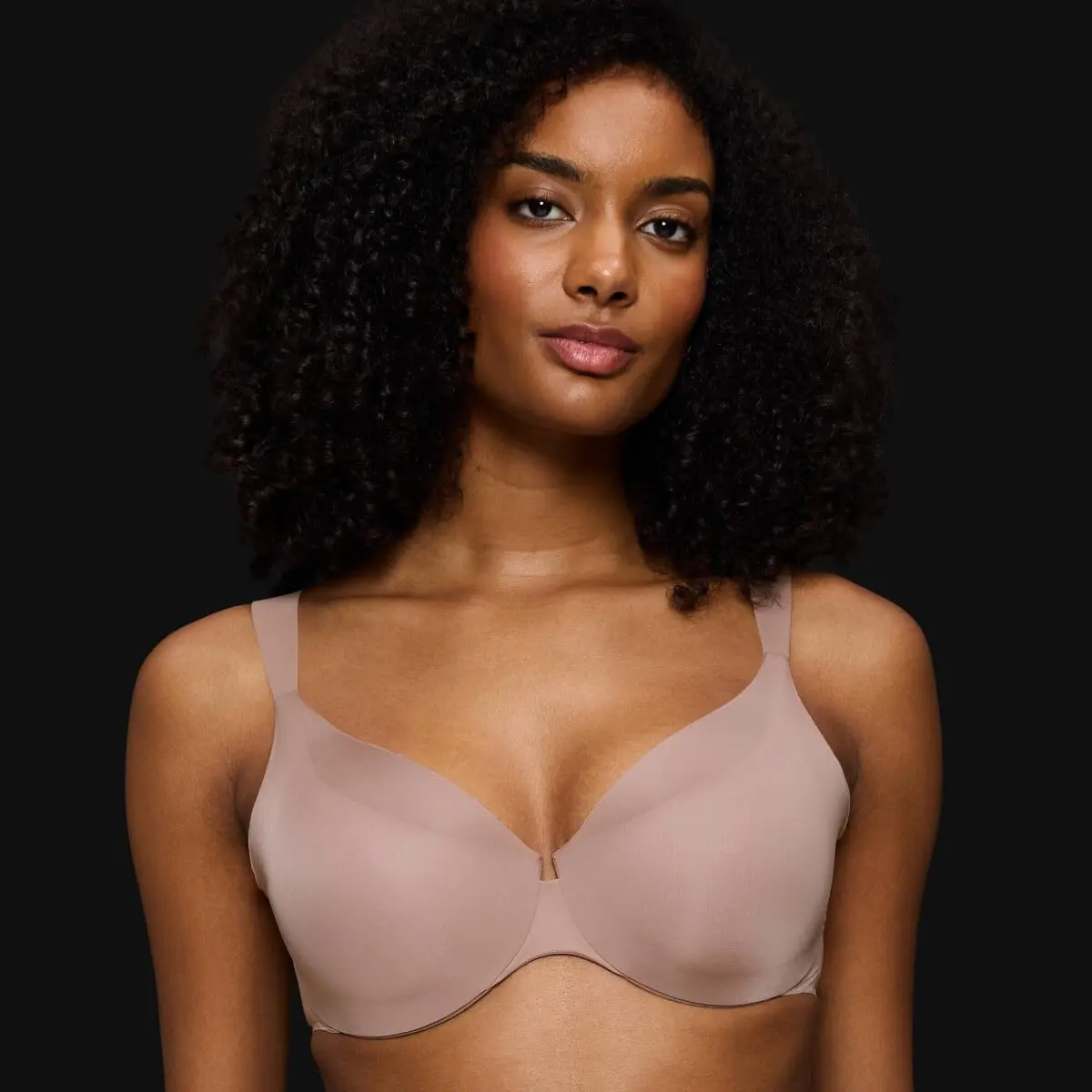 Polovyztužená podprsenka Illusion curves Triumph®, s kosticemi béžovorůžová