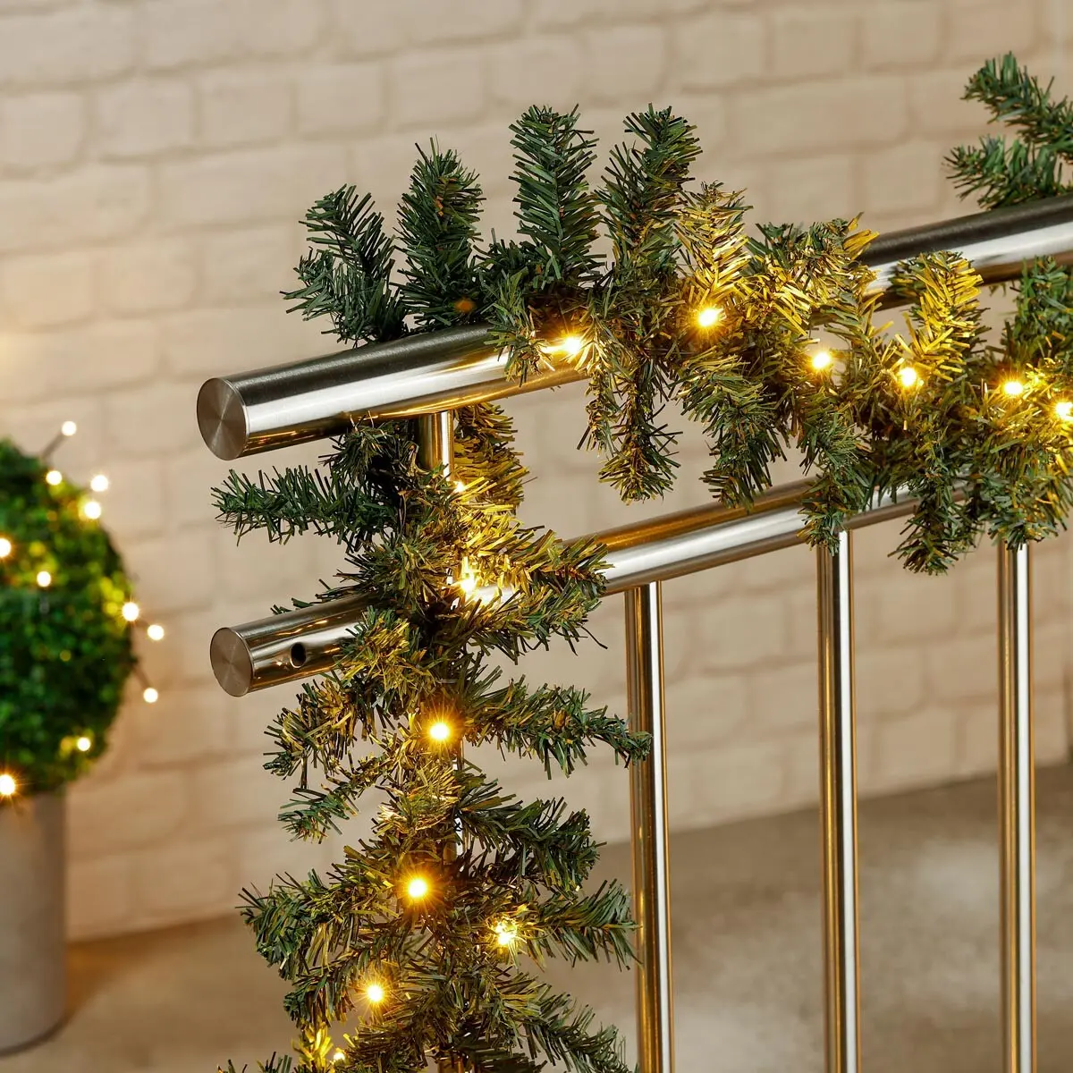 Umělá LED girlanda - 270 cm, zelená