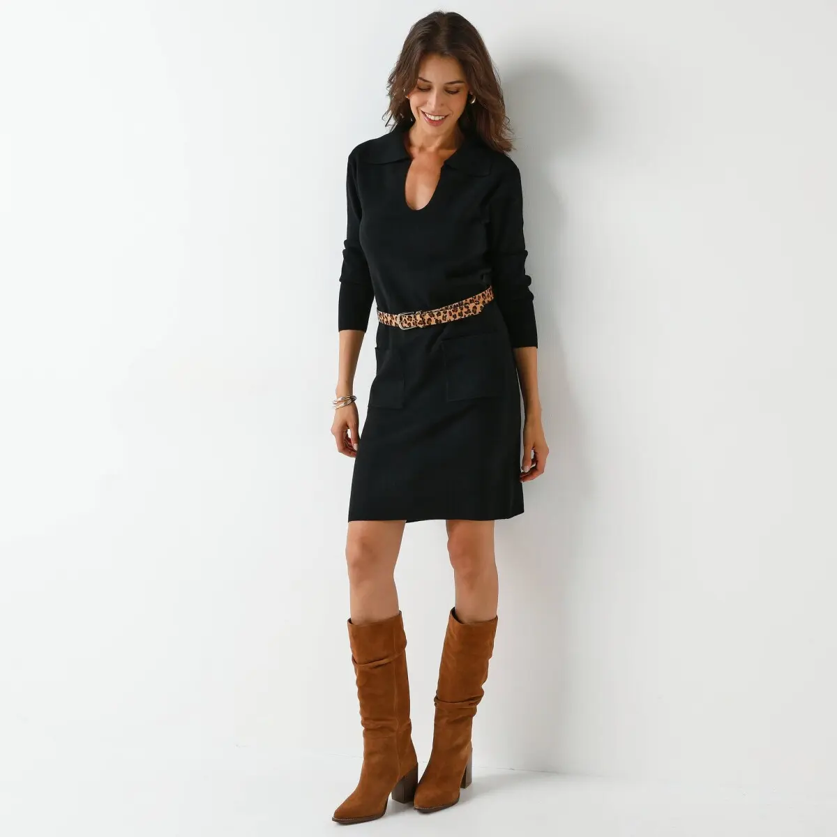 Pulovrové šaty s kapsami a polo límečkem