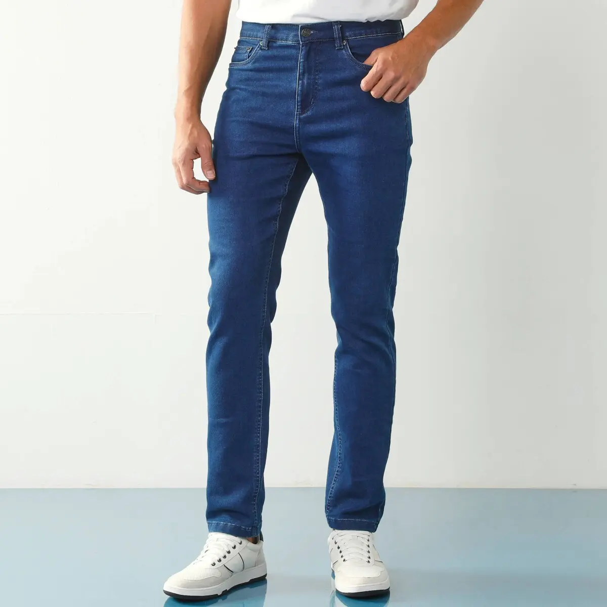 Rovné džíny pro nižší postavu s 5 kapsami ze strečového denimu, pro vysokou postavu modrá
