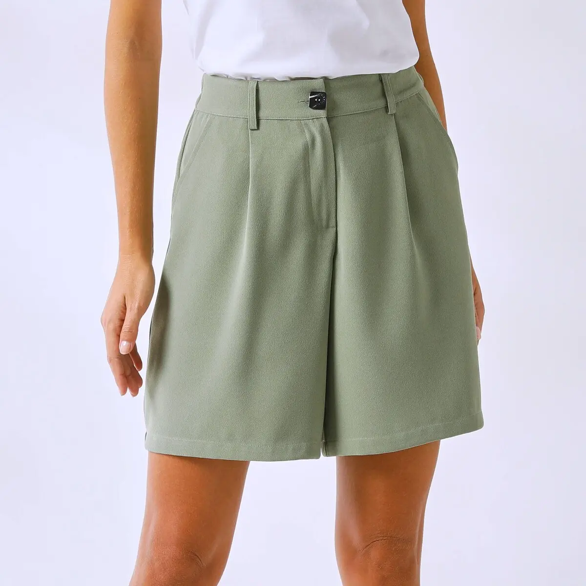 Splývavé široké šortky khaki