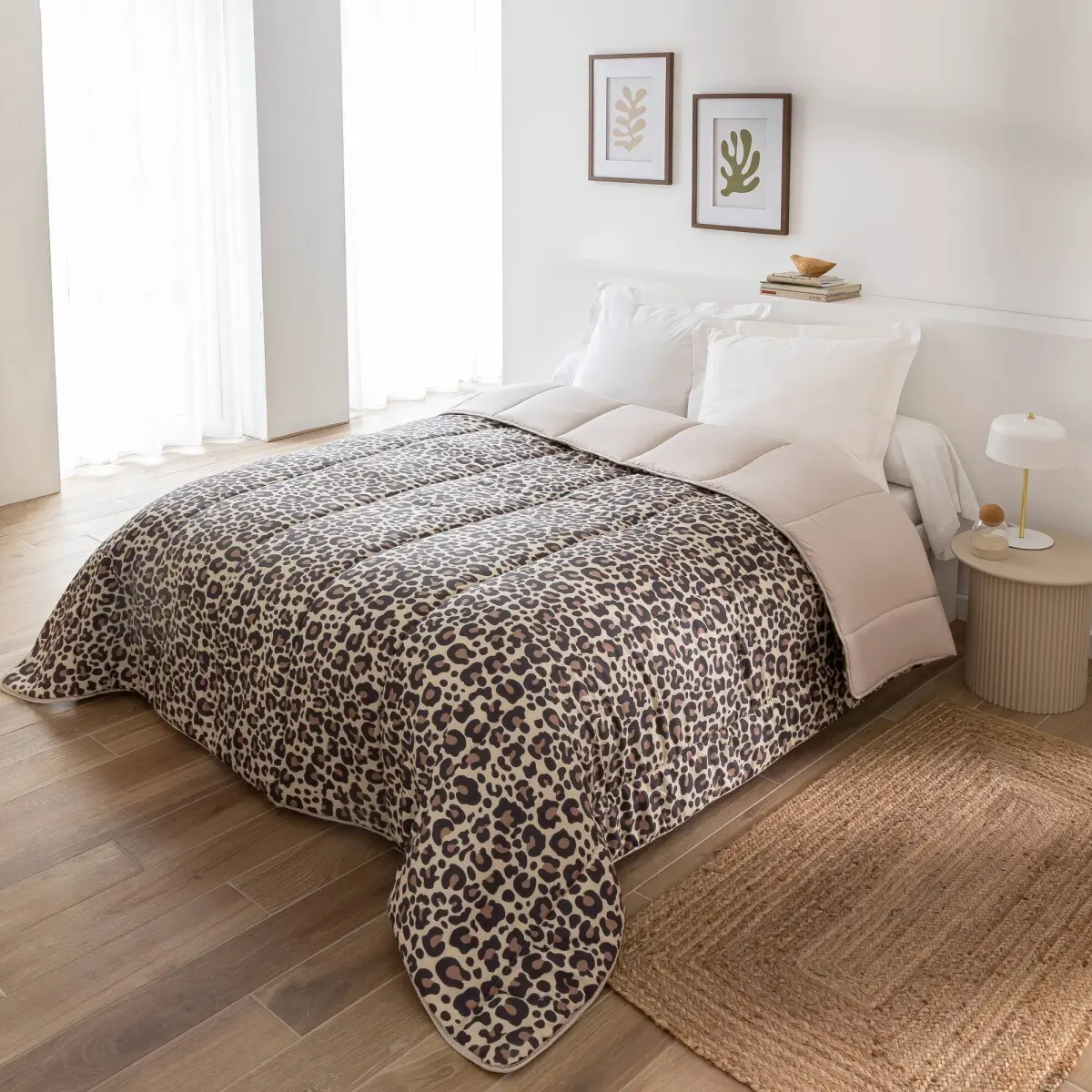 Oboustranná přikrývka z mikrovlákna s potiskem Leopard 200g/m2 béžová/černá 200x200 cm