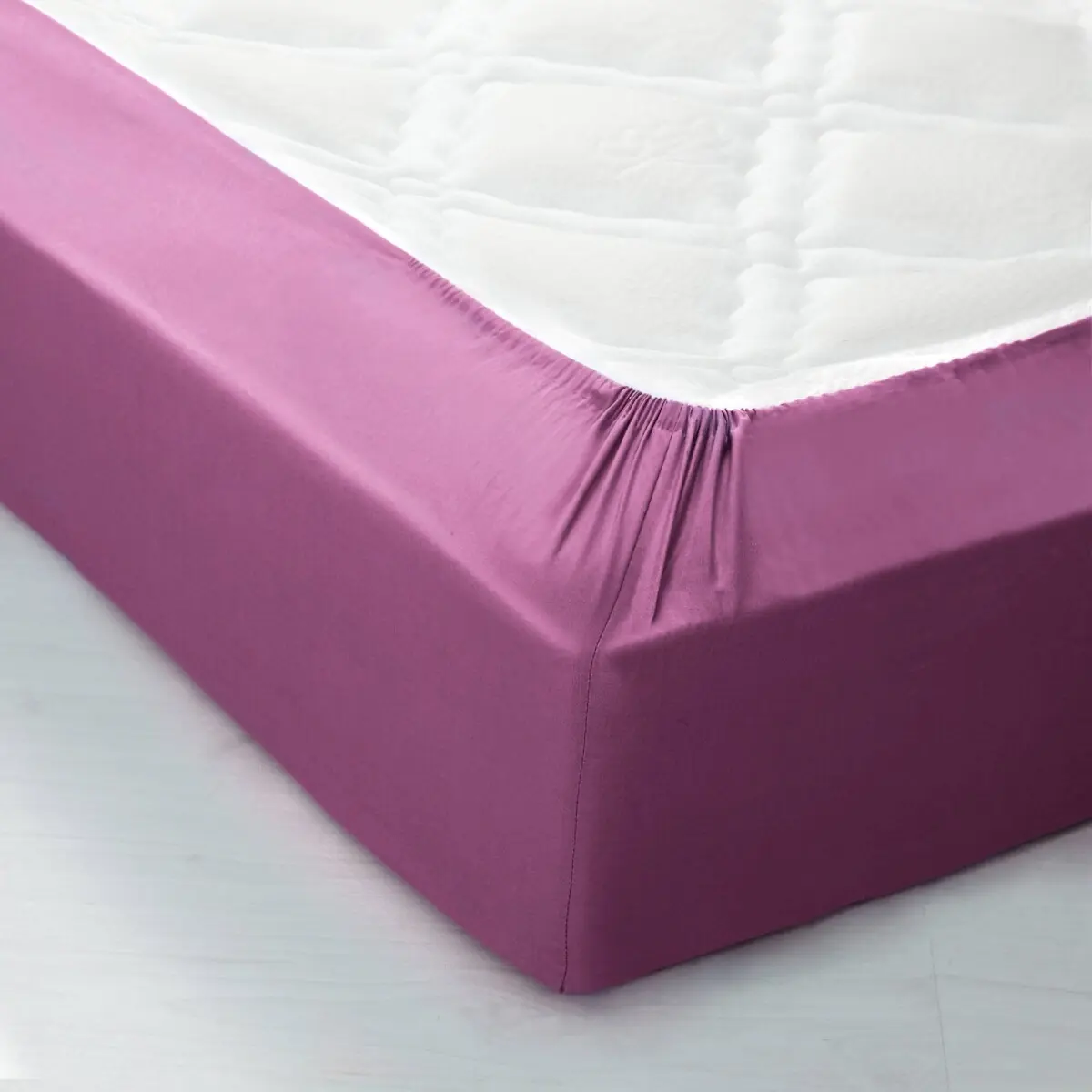 Jednobarevné napínací prostěradlo zn. Colombine® s hloubkou rohů 32 cm, z polycotonu