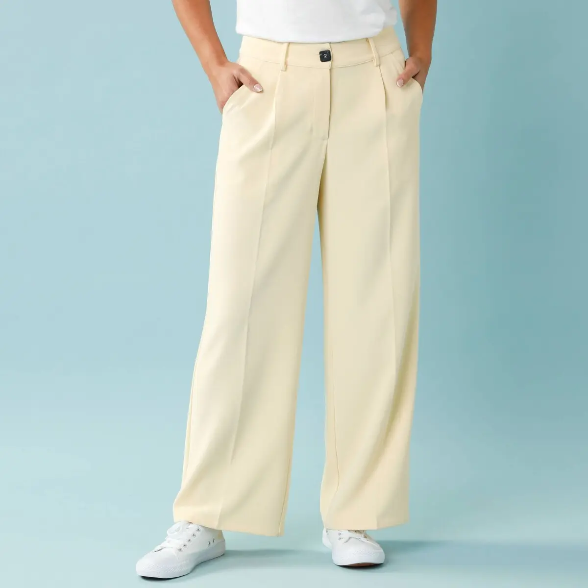 Splývavé široké kalhoty pro malou postavu