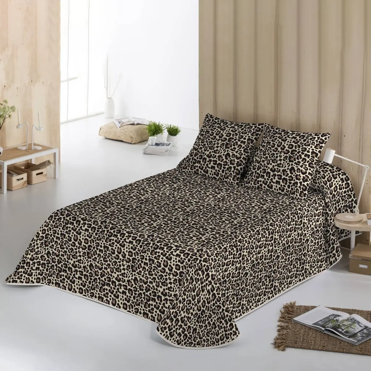 Prošívaný přehoz na postel s leopardím potiskem Léo