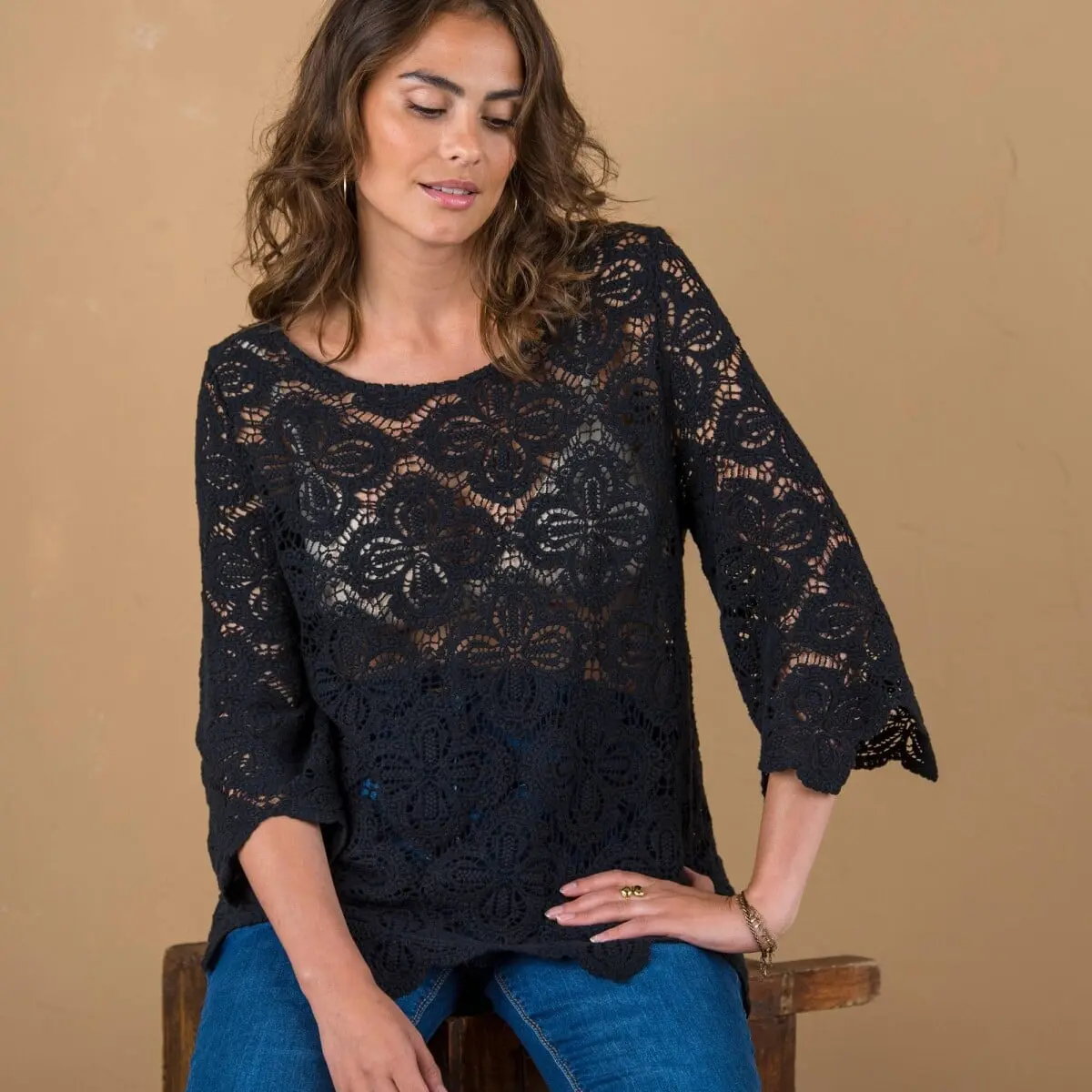 Macramé halenka s rozšířenými 7/8 rukávy černá