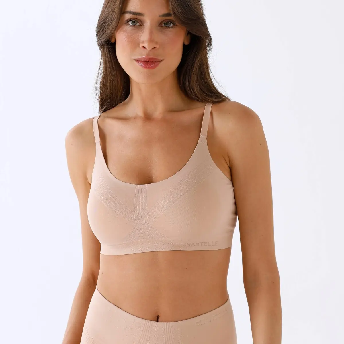 Stahující podprsenka s vyjímatelnými vycpávkami Smooth Comfort Chantelle®, bez kostic tělová