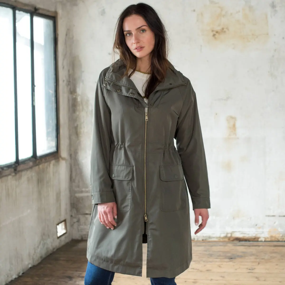 Nepromokavá lehká parka s odepínací kapucí, na zip khaki