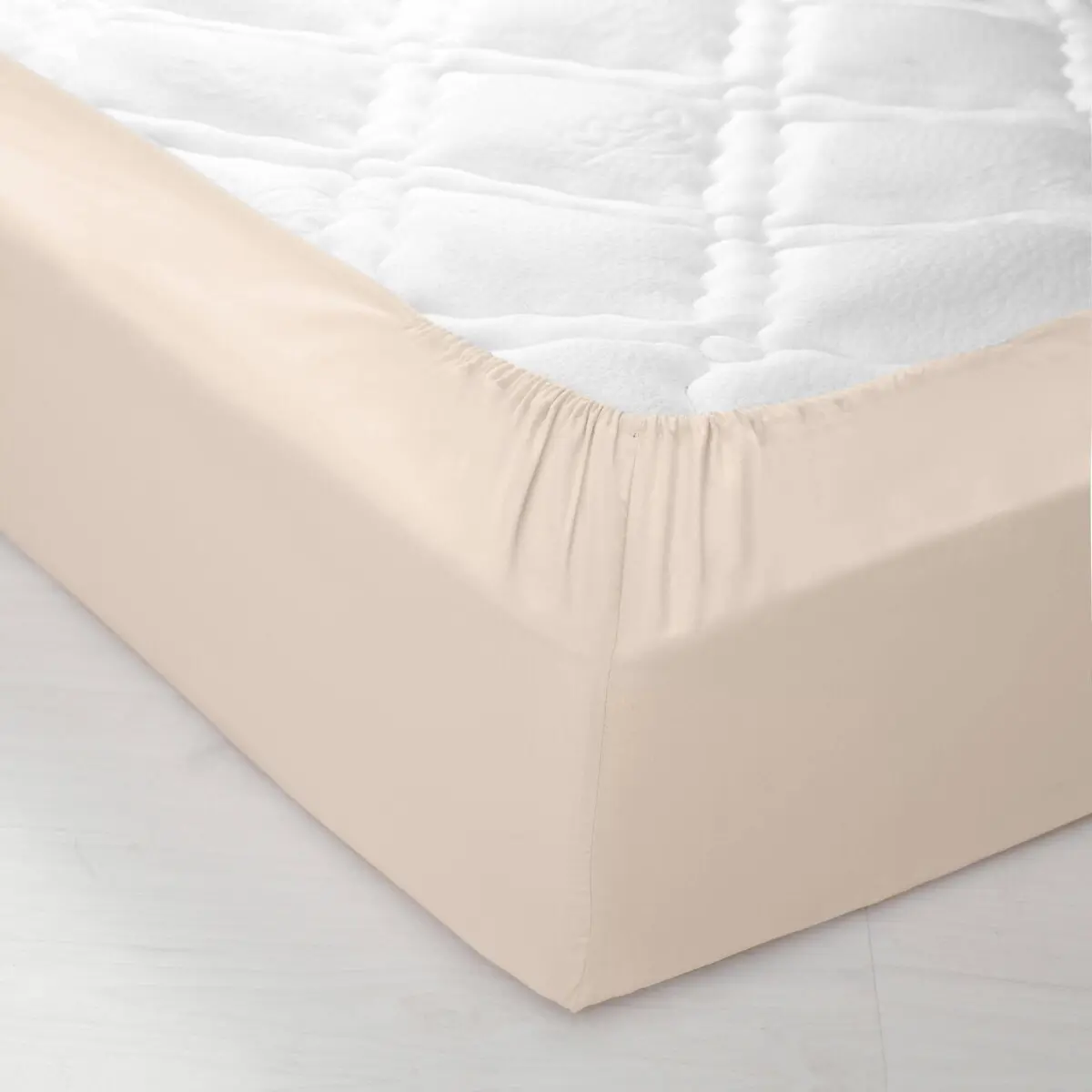 Bavlněné jednobarevné napínací prostěradlo s hloubkou rohů 40 cm písková