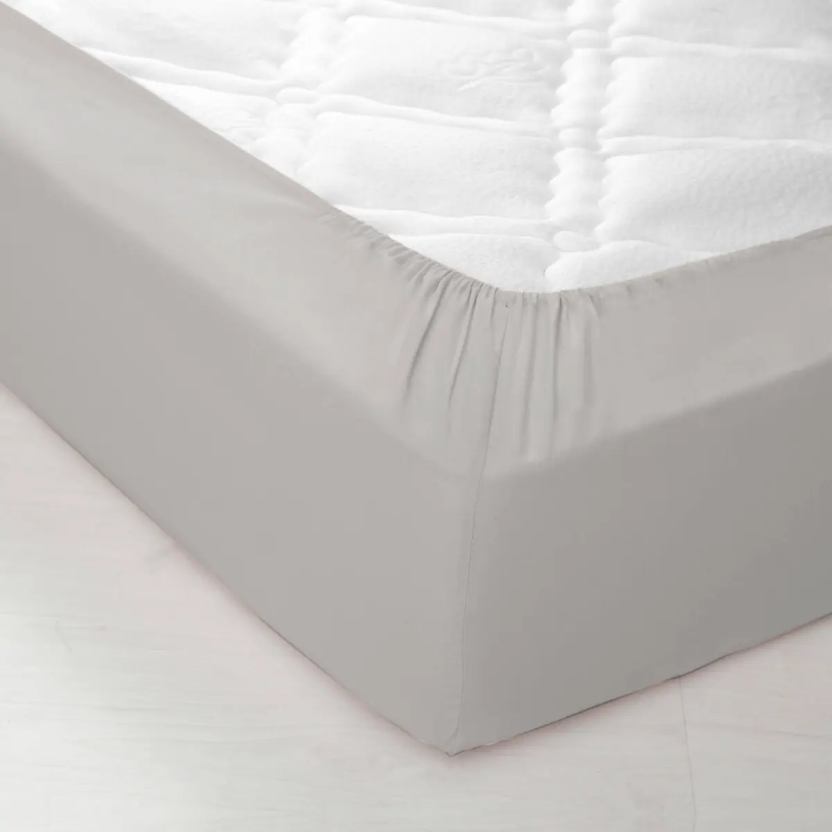 Bavlněné jednobarevné napínací prostěradlo s hloubkou rohů 40 cm perlově šedá