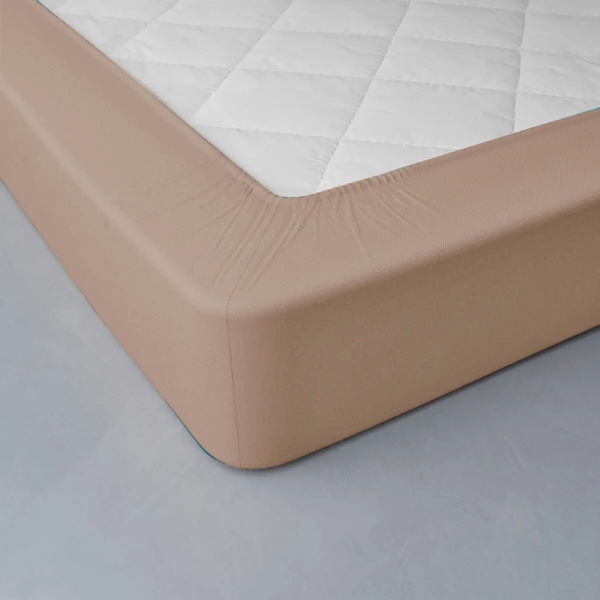 Napínací jednobarevné prostěradlo, hloubka rohů 26 cm