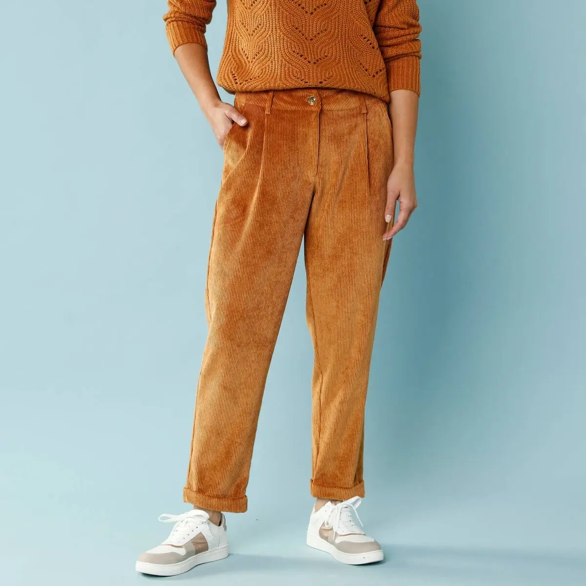 Manšestrové 7/8 chino kalhoty pro menší postavu medová
