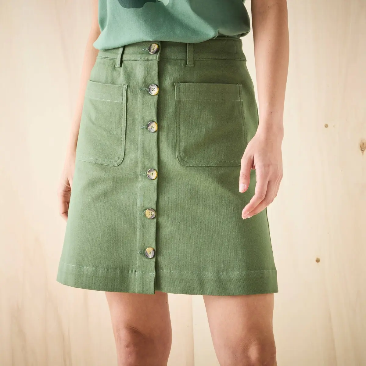 Krátká rozšířená sukně na knoflíky, kepr khaki