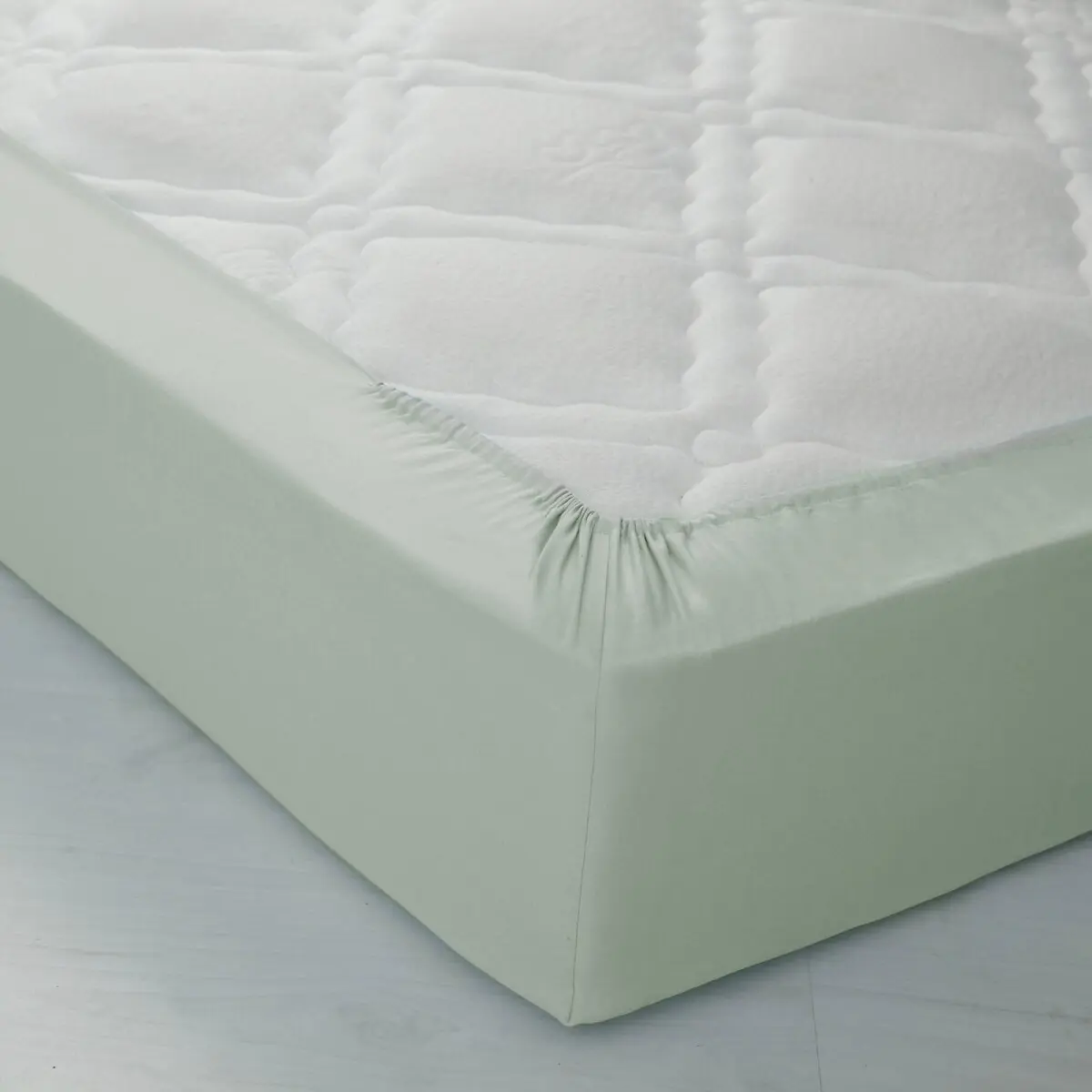 Napínací jednobarevné prostěradlo, hloubka rohů 26 cm