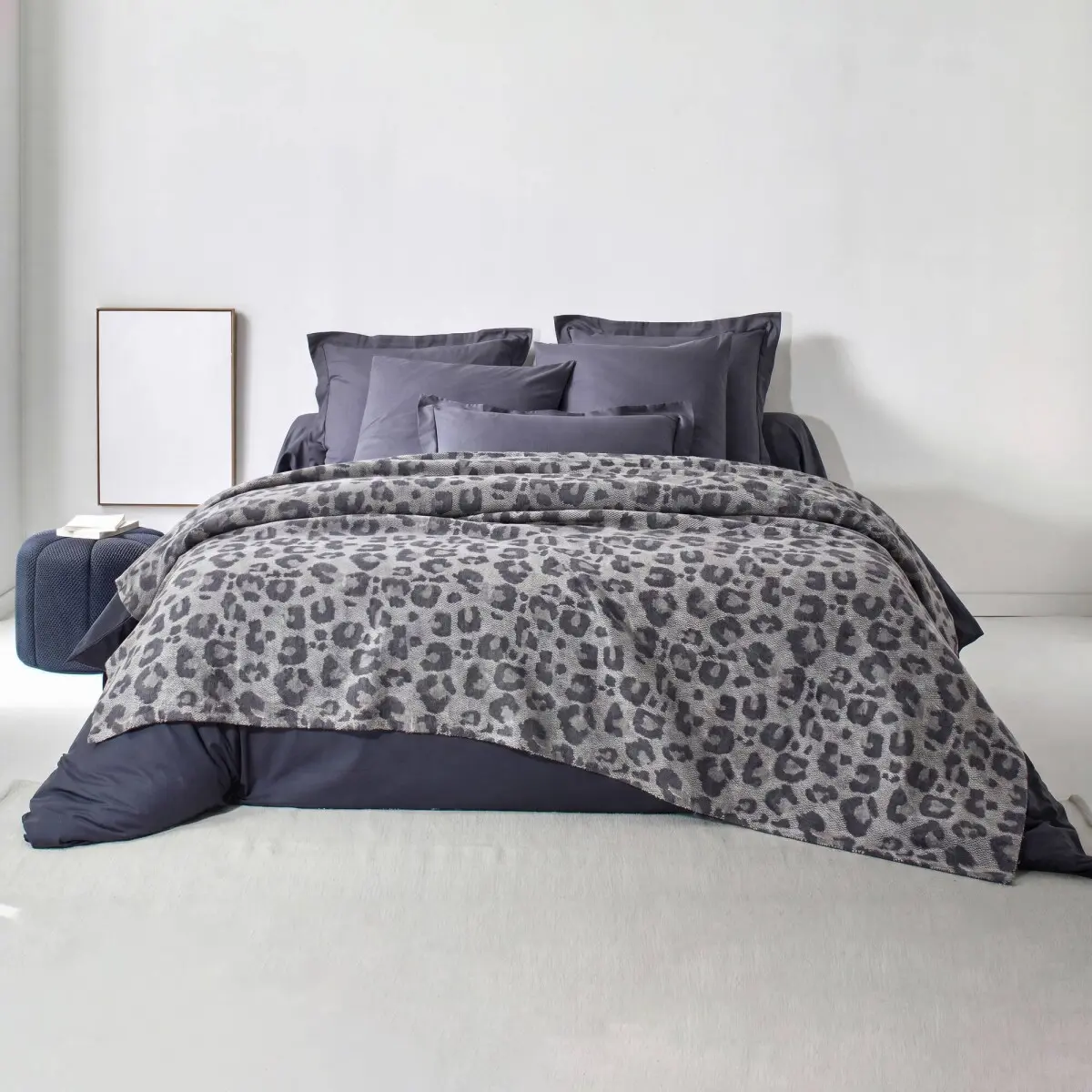 Žakárová přikrývka s leopardím vzorem 450g/m2 šedá