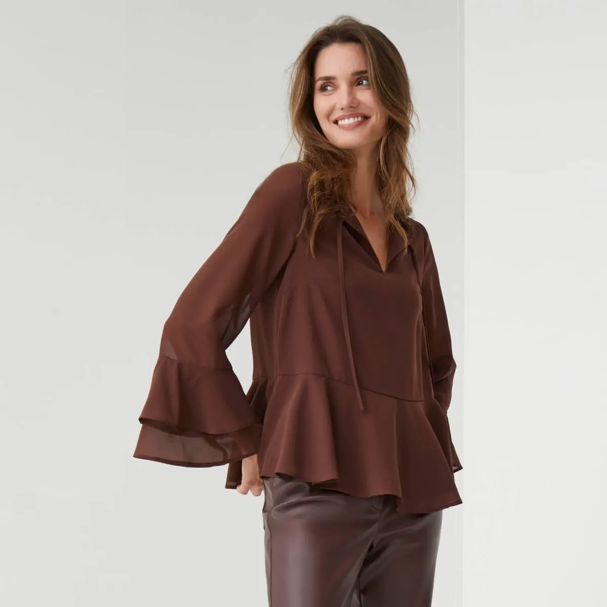 Halenka s volánovým spodním lemem