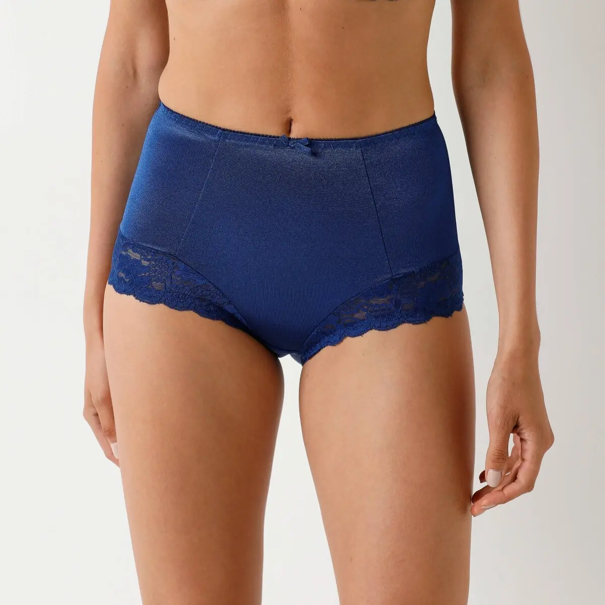 Sada 2 stahujících kalhotek Avila zn. Confidence Lingerie® ze saténového úpletu s krajkou