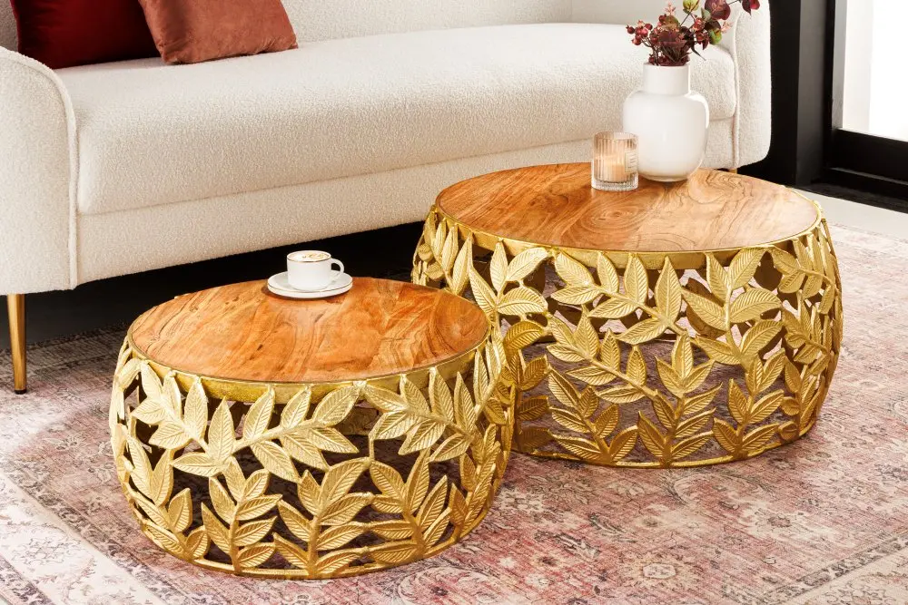 Estila Zlatá glamour sada dvou kulatých konferenčních stolků Basoa s podstavou s designem listů a dřevěnou deskou 68 cm
