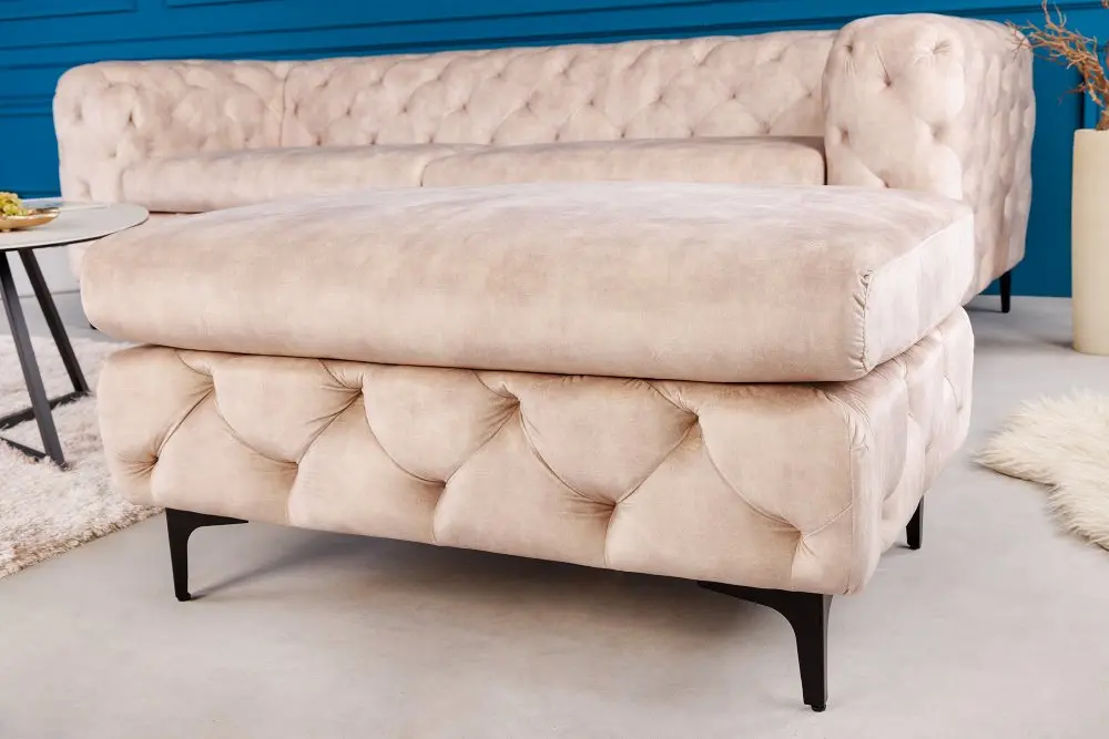 Estila Moderní barokní sametová taburetka Limonny II v krémové champagne barvě na černých nožičkách 92cm