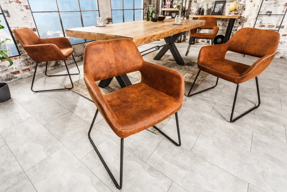 Estila Industriální hnědá kožená jídelní židle Mustang s vintage vzhledem s černými kovovými nožičkami a bílým prošíváním 79 cm