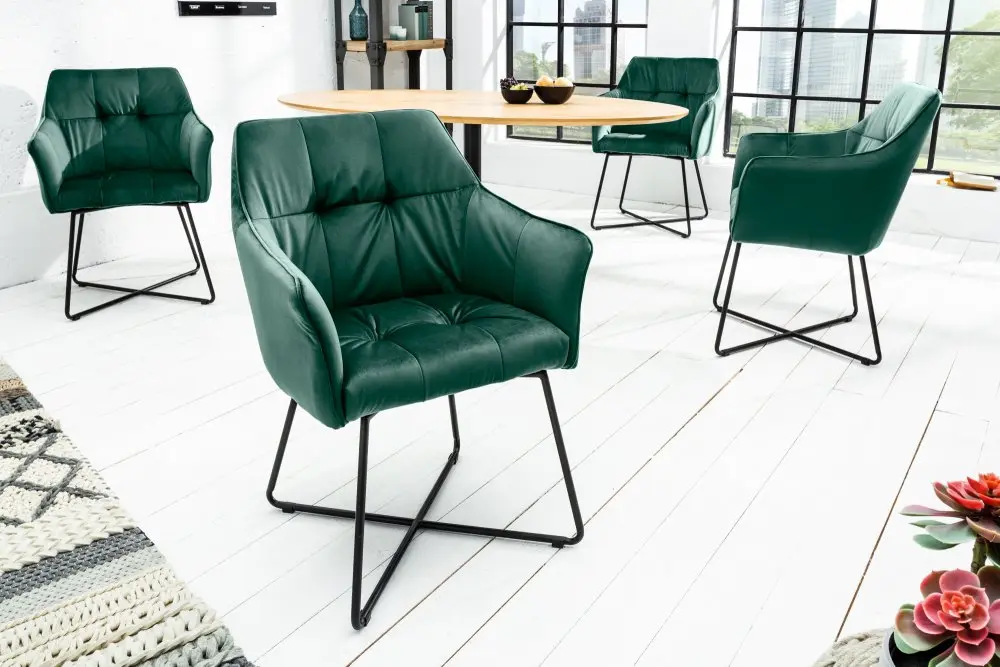 Estila Designová moderní jídelní židle Amala se zeleným sametovým čalouněním a s černýma nohama z kovu 83cm