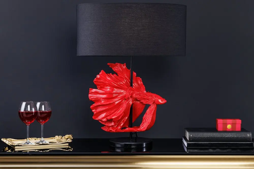 Estila Designová stolní lampa Sidoria s červenou podstavou ve tvaru ryby s černým kulatým stínítkem 64cm