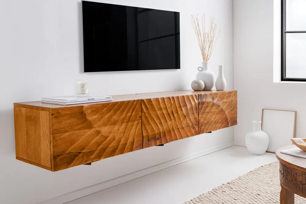 Estila Masivní designový nástěnný TV stolek Cumbria se třemi dvířky s reliéfním zdobením v přírodní hnědé barvě 160 cm