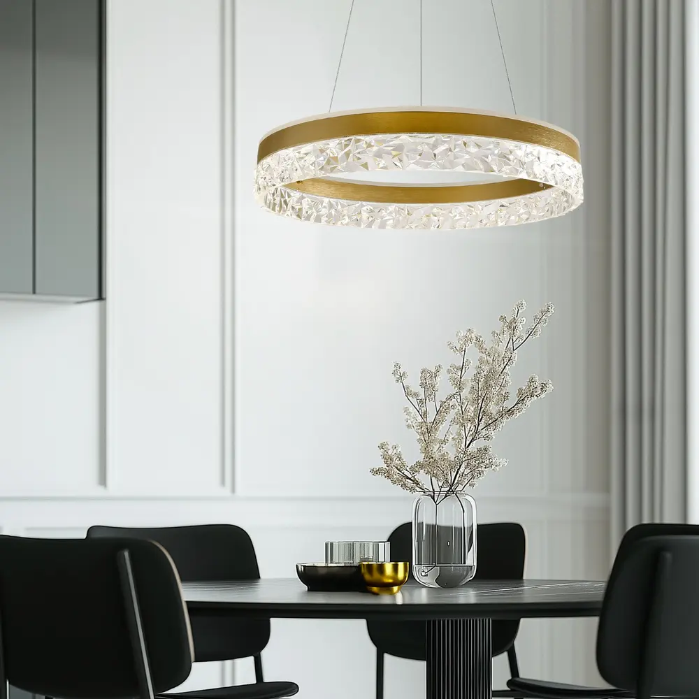Okouzlující závěsná lampa FROZI – zlaté stínidlo s krystaly – elegantní a moderní LED osvětlení obývacího pokoje