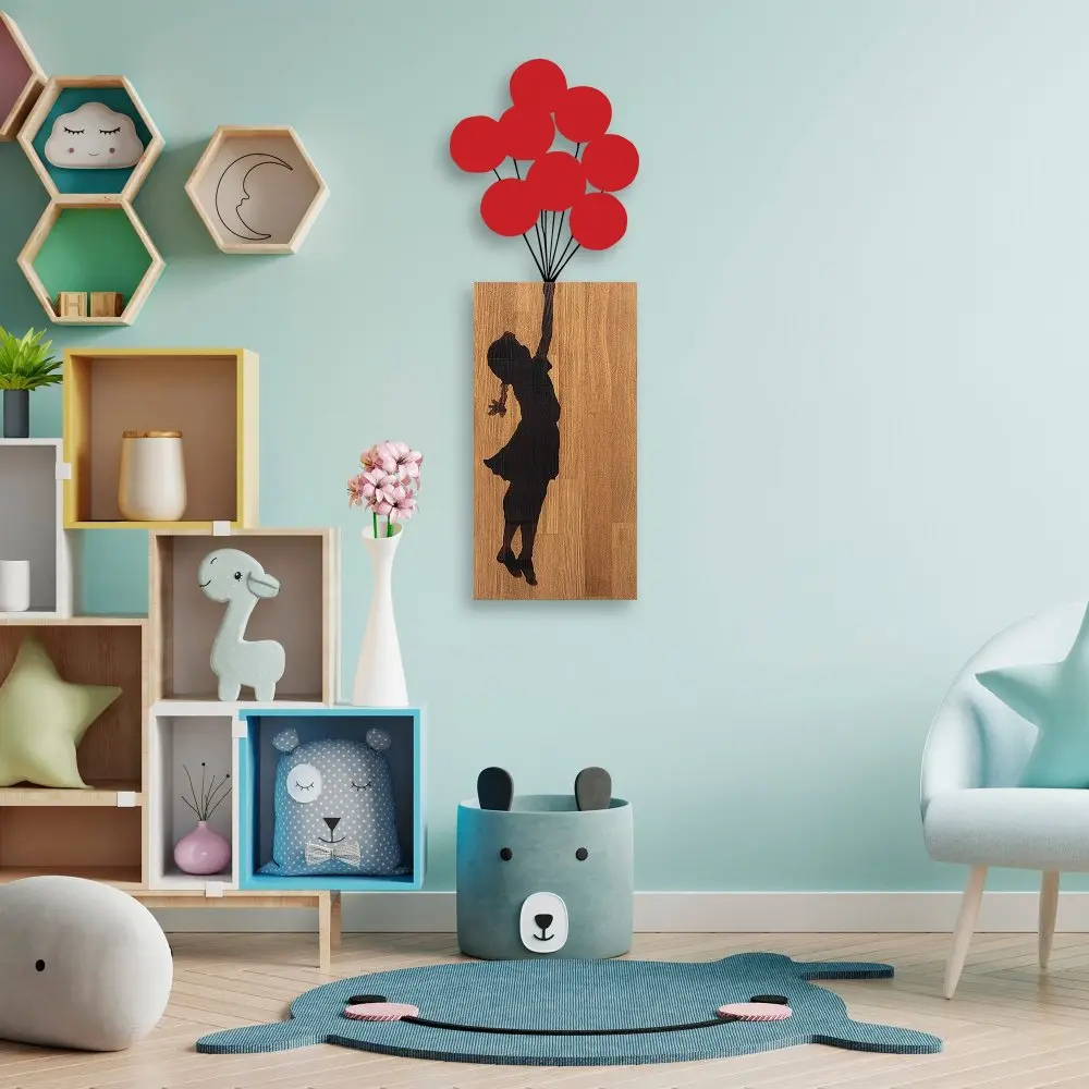 Wallity Nástěnná dekorace dřevo DĚVČE S BALÓNKY 34 x 99 cm