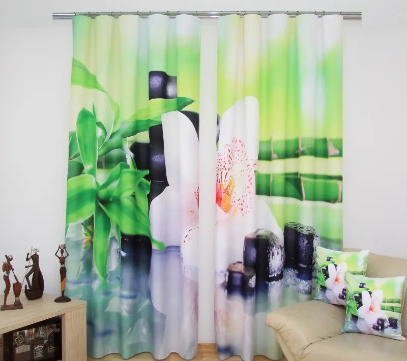 Moderní zelené závěsy s bílou orchidejí Šířka: 160 cm | Délka: 250 cm (v sadě jsou 2 kusy)