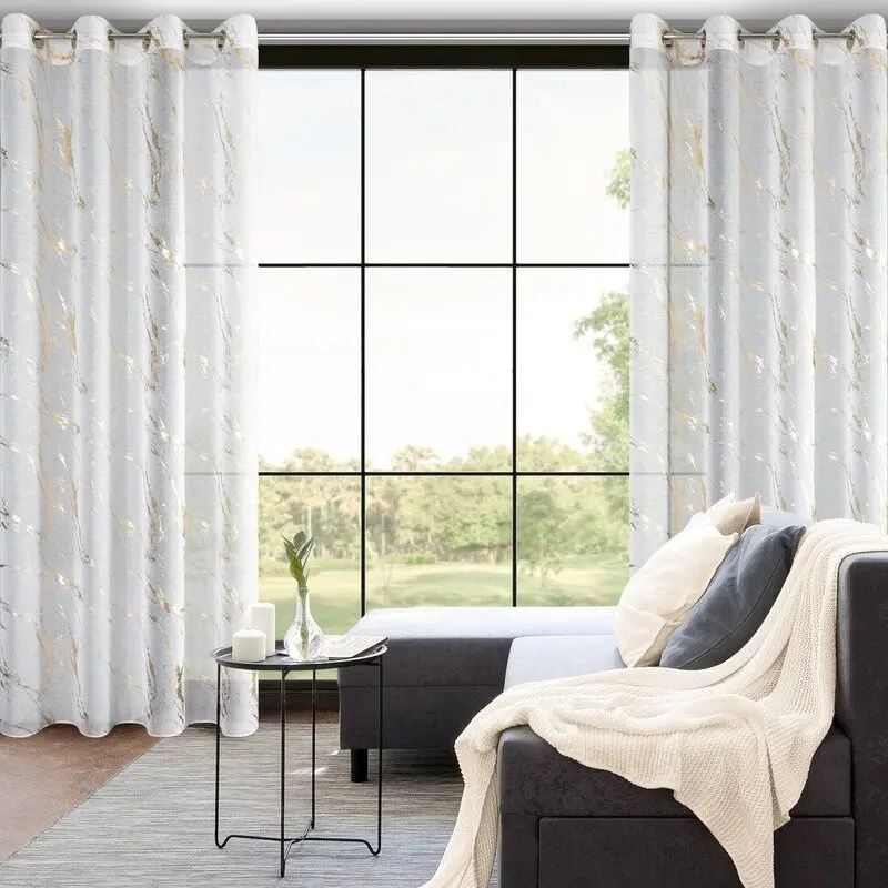 Bílá záclona na kruzích s elegantním lesklým potiskem 140 x 250 cm