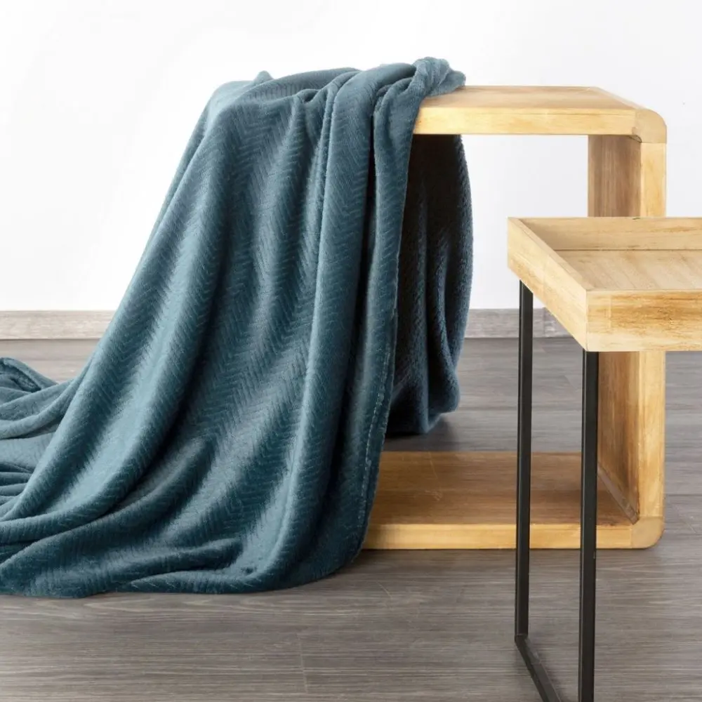 Plyšová deka s vyraženým vzorem modré barvy Šířka: 150 cm | Délka: 200 cm