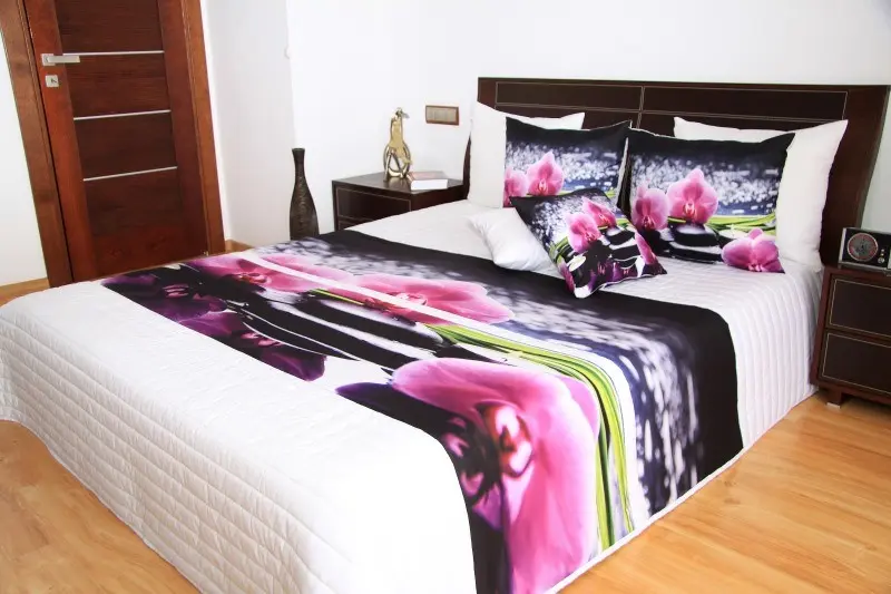Bílé 3D přehozy s růžovými orchidejemi Šířka: 220 cm | Délka: 240 cm