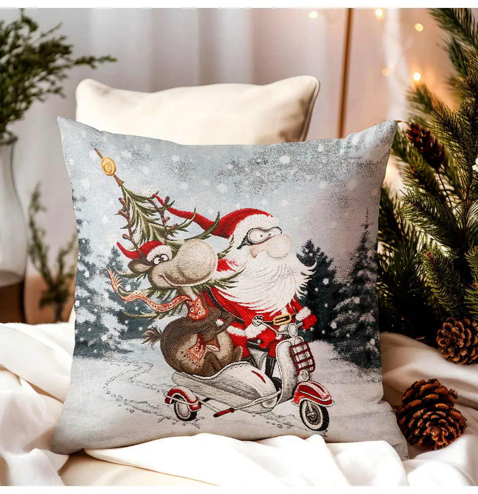 Vánoční gobelínový povlak na polštář Santa na koloběžce se soby a stromečkem Šířka: