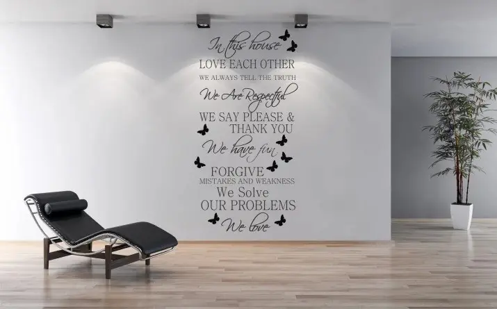 Nálepka na zeď s textem IN THIS HOUSE