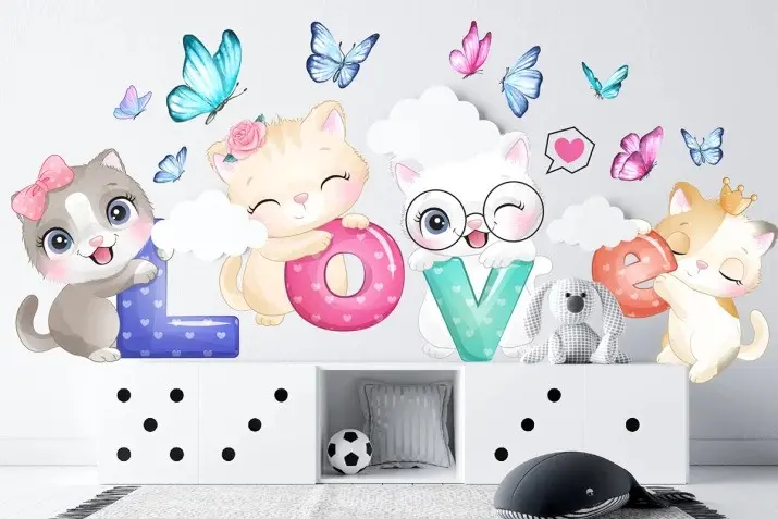 Nálepka na zeď pro dívky koťata s nápisem LOVE