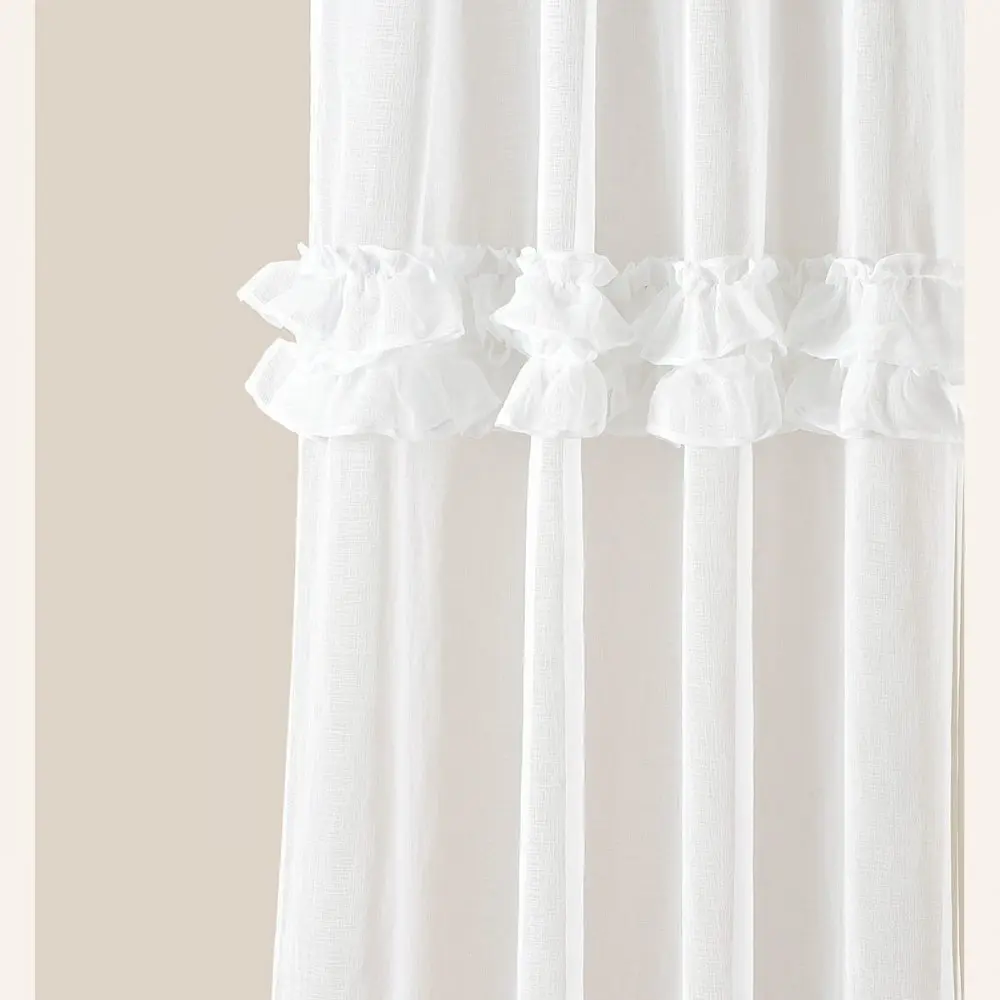 Bílý závěs FRILLA s volánky na stříbrných průchodkách 350 x 250 cm