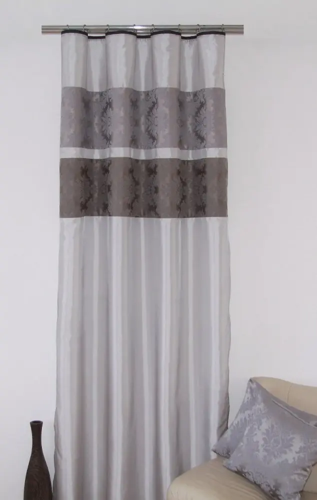 Stříbrný závěs k přehozu se šedým vzorem Šířka: 140 cm | Délka: 250 cm (v sadě 1 kus)