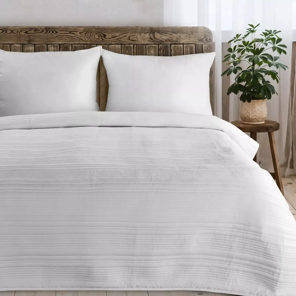 Elegantní přehoz TARA z matné látky s prošívaným vzorem - bílý Šířka: 220 cm | Délka: 240 cm