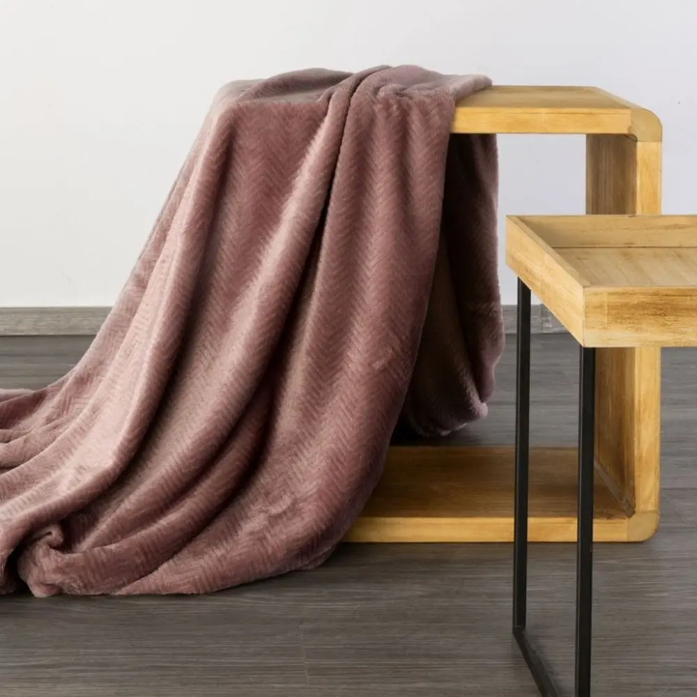 Plyšová deka s reliéfním vzorem starorůžová Šířka: 200 cm | Délka: 220 cm