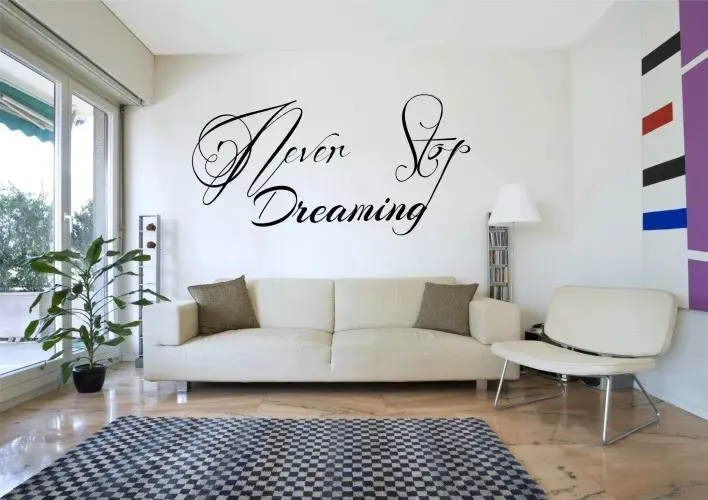 Nálepka na zeď nápis NEVER STOP DREAMING