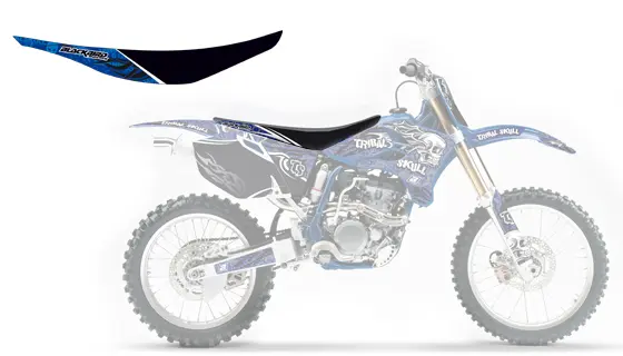BLACKBIRD potah sedla YAMAHA YZ 450F 10-13 TRIBAL SKULL 2 (BLACKBIRD potah sedla YAMAHA YZ 450F 10-13 TRIBAL SKULL 2)
