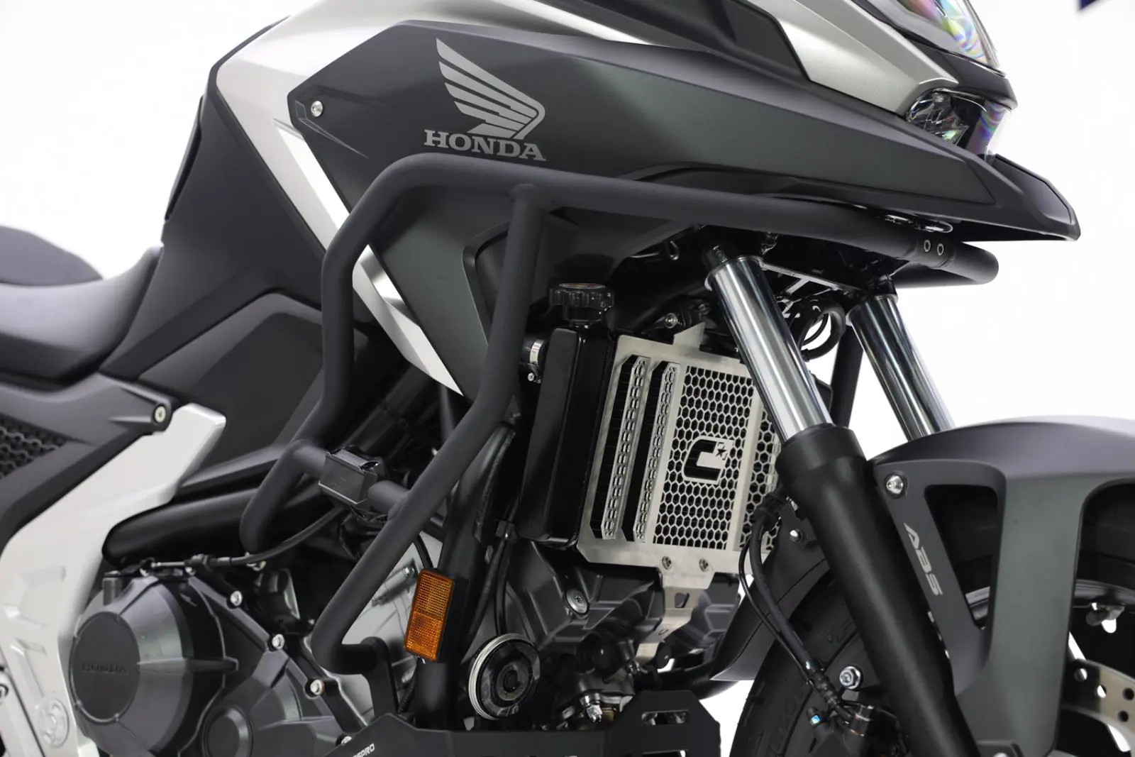 CROSSPRO hliníkové kryty motoru a chladiče HONDA NC 750X '21-'24 barva černá (CROSSPRO hliníkové kryty motoru a chladiče HONDA NC 750X '21-'24 barva)