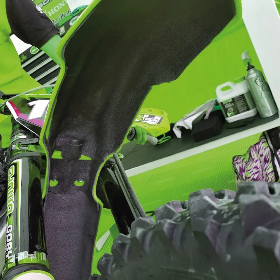 BLACKBIRD protiblátnová fólie KAWASAKI KXF 250 '17-'20 (ANTI-MUD) ( )